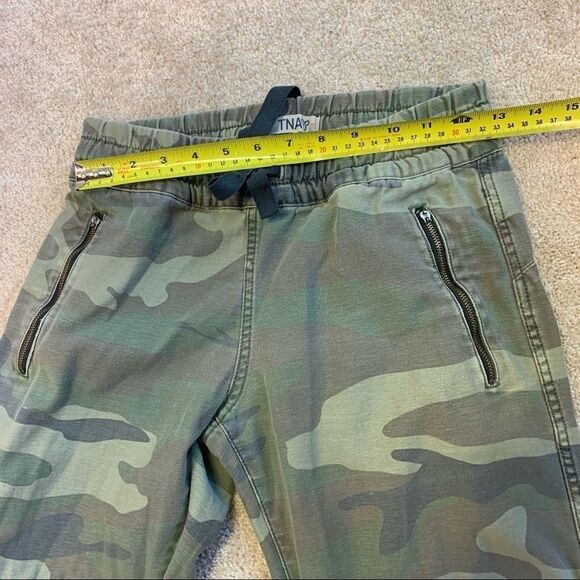 Aritzia TNA Alix green camo Pants joggers Size 00 - Picture 8 of 13